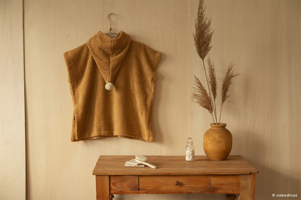 so-cute-baby-bath-poncho-bain-caramel-nobodinoz-2