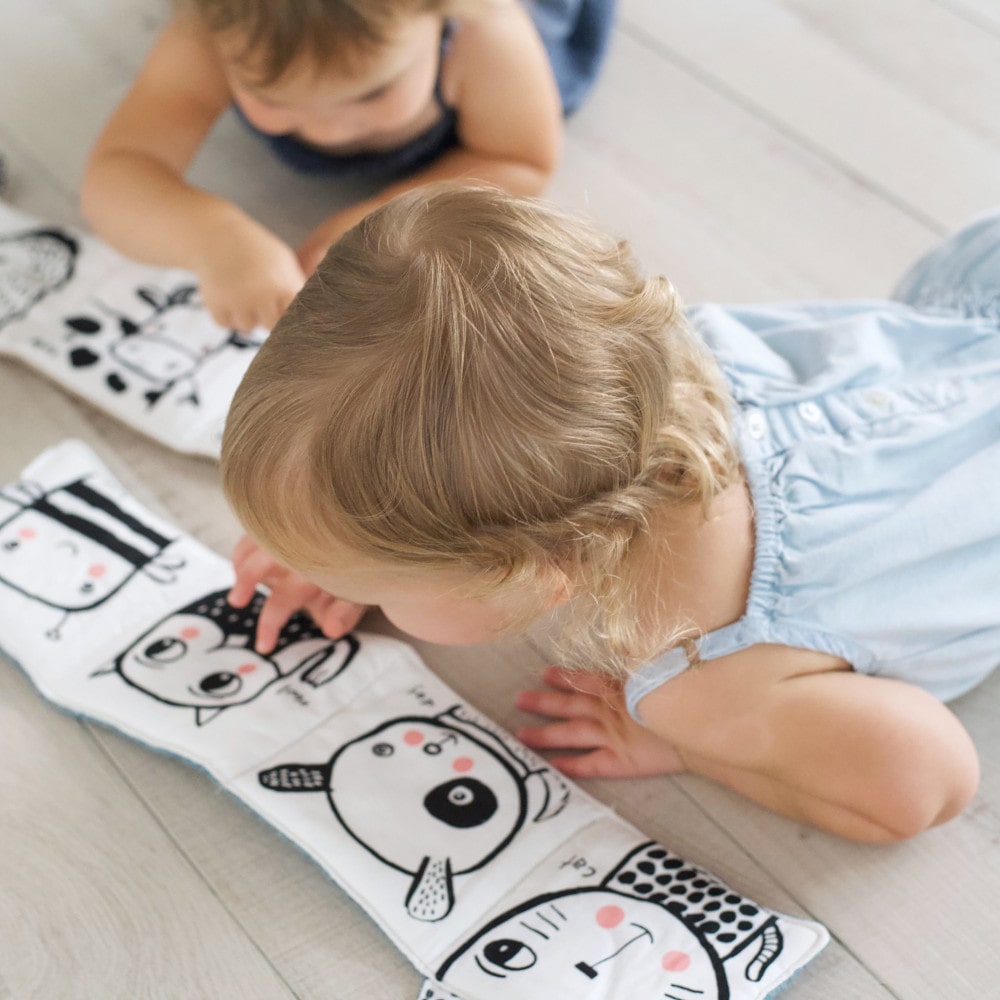 Wee Gallery Soft Book - Sfeer-min