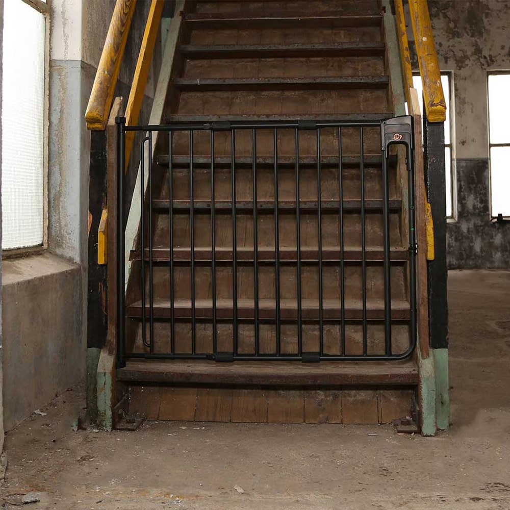 a3-baby-en-kids-safetydoor-traphekje-zwart-2-min