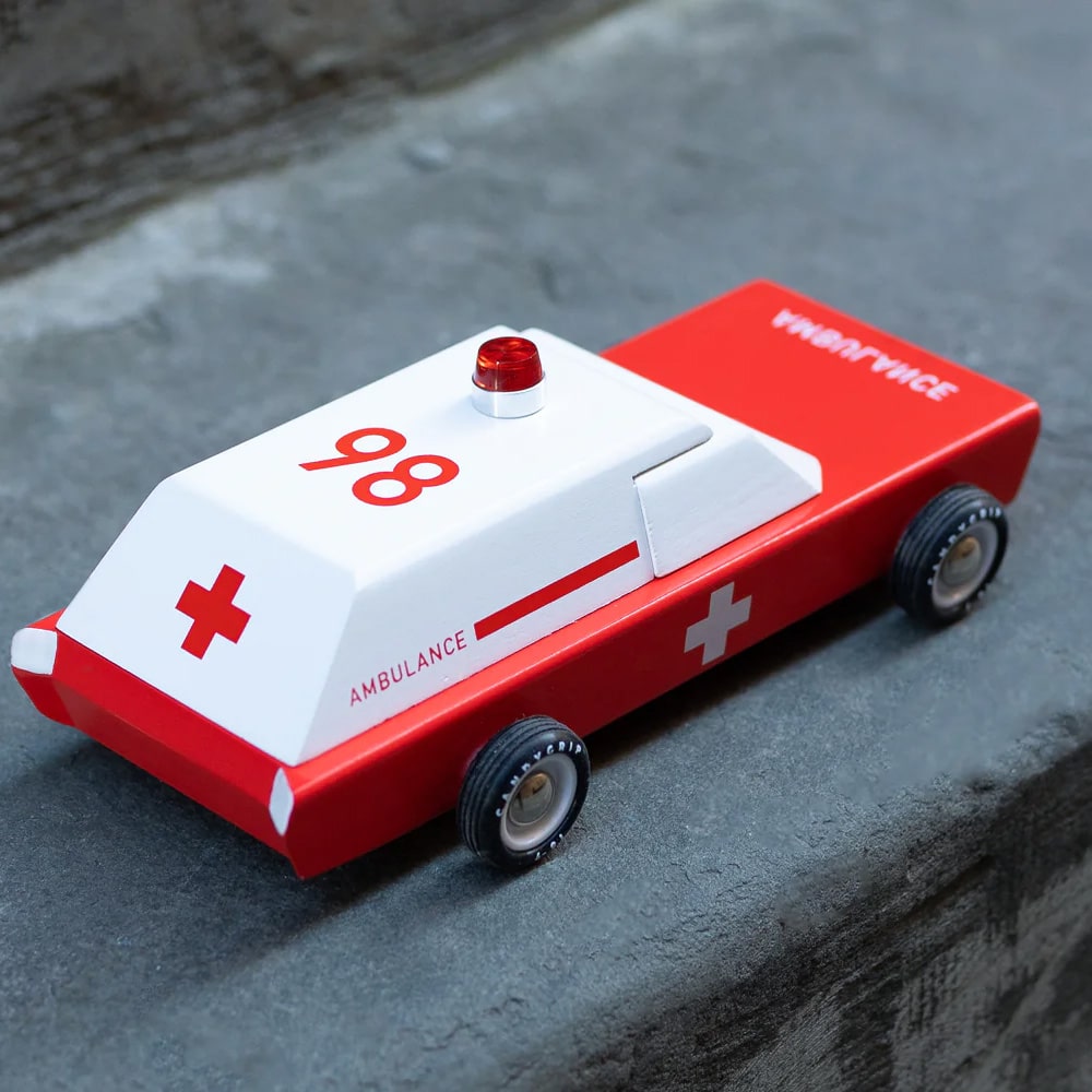 candylab-toys-ambulance-wagon-5-min
