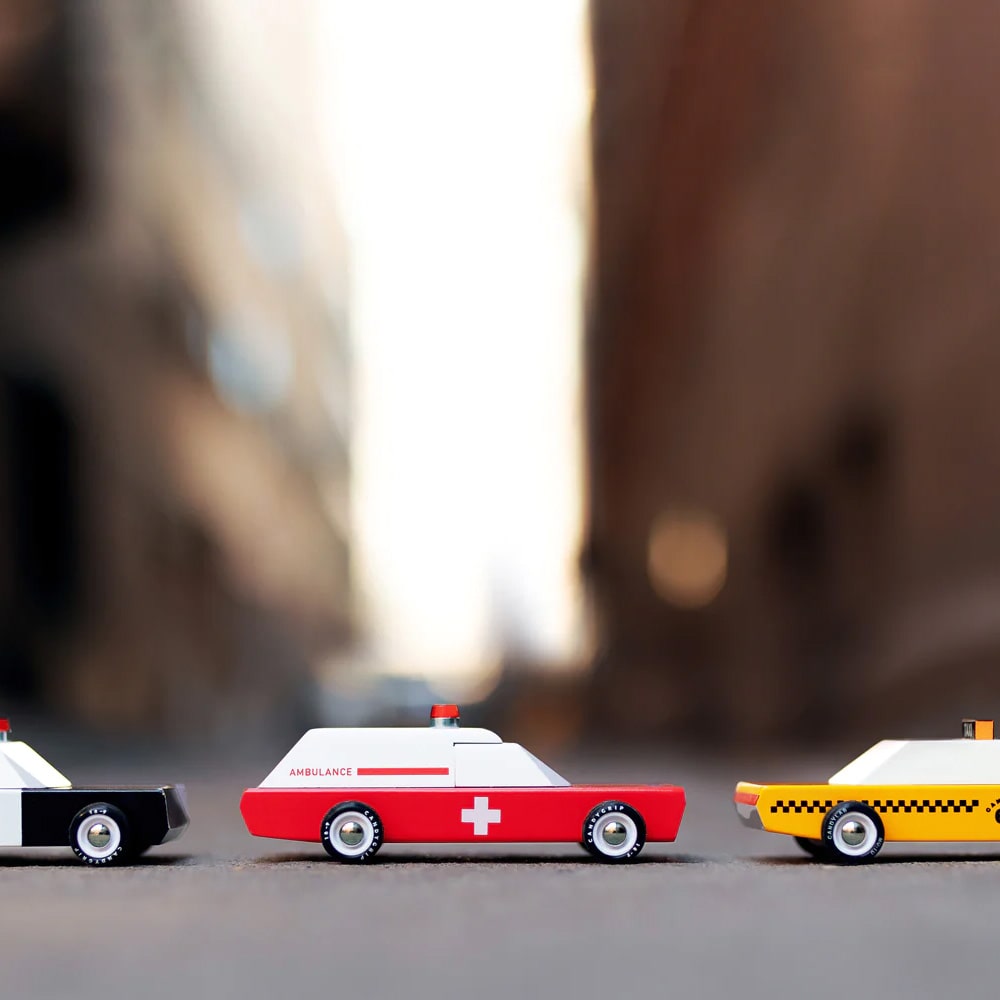 candylab-toys-ambulance-wagon-7-min