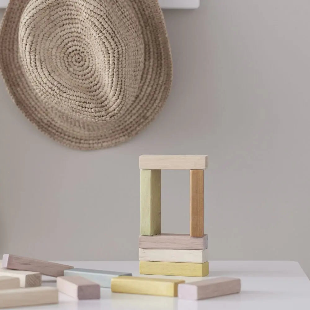 kids-concept-houten-blokjes-in-houten-doos-3-min