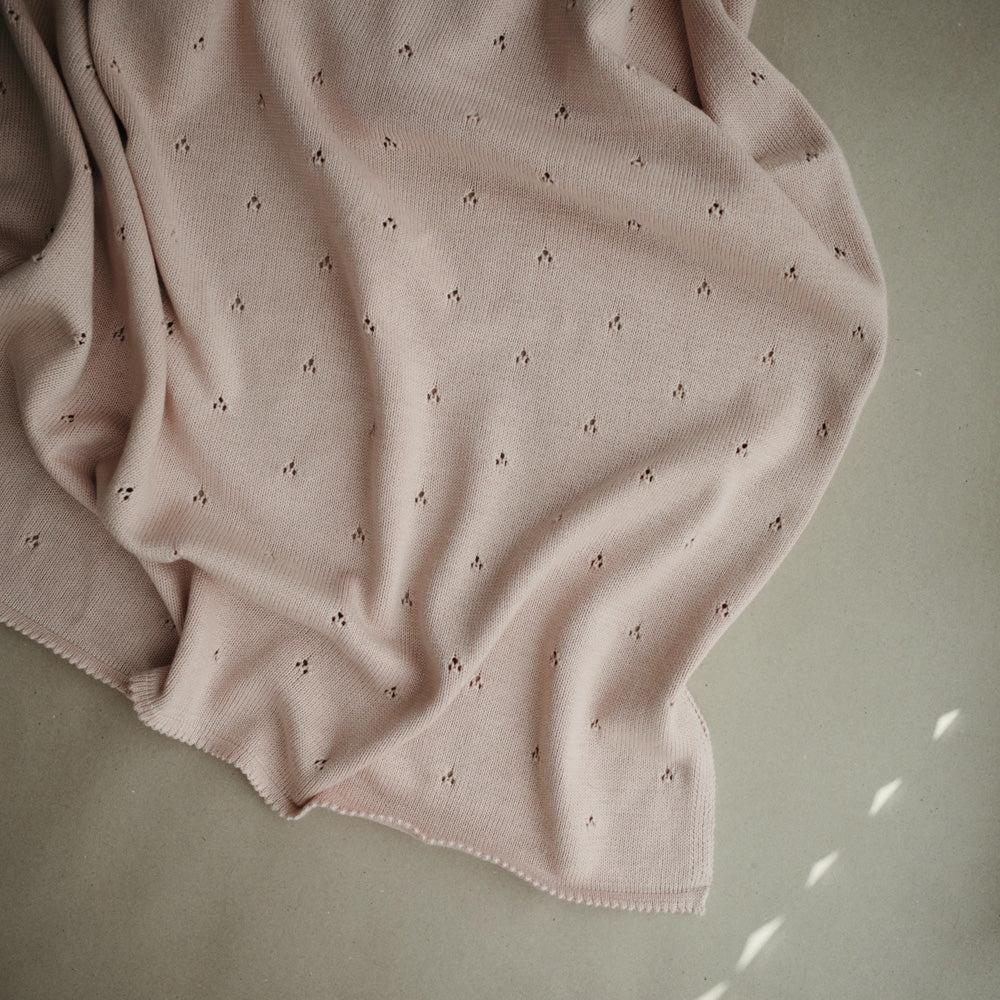 mushie-gebreide-deken-pointelle-80x100cm-blush-1