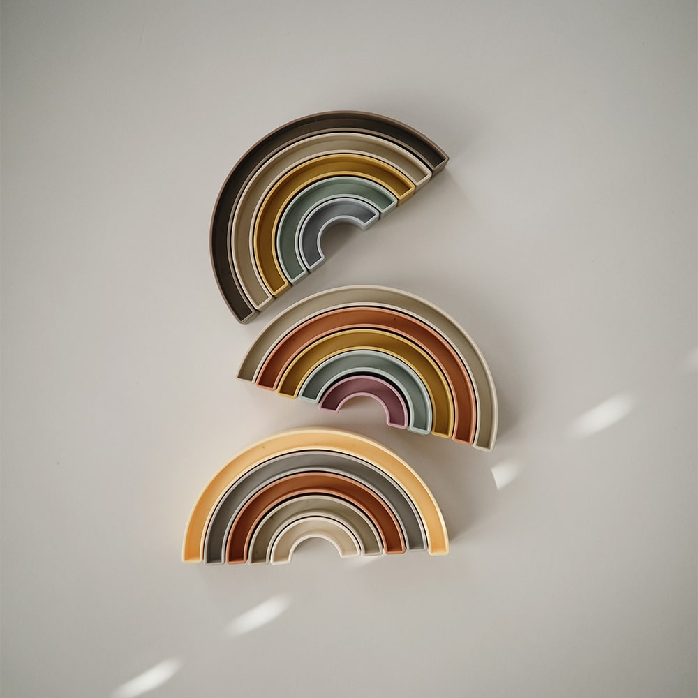 mushie-stapel-regenboog--min