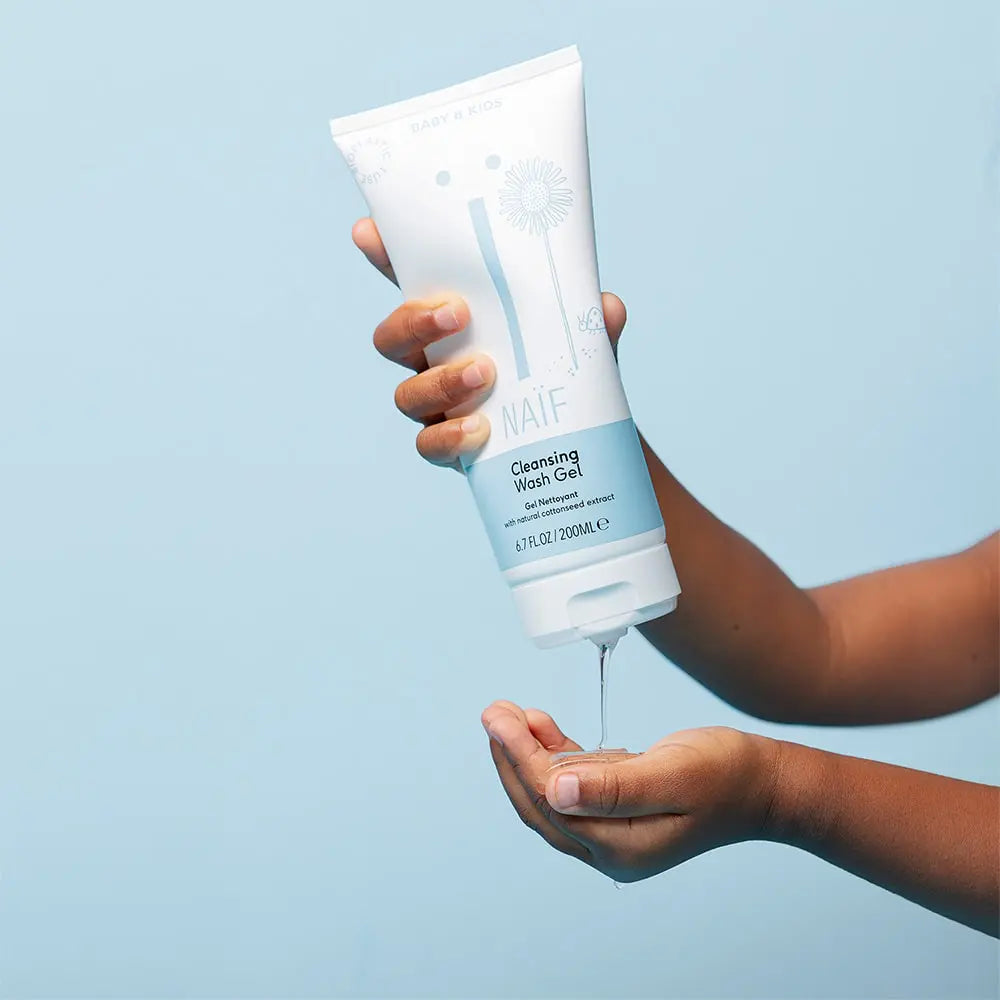naif-cleansing-wash-gel-baby-kids-200ml-2-min