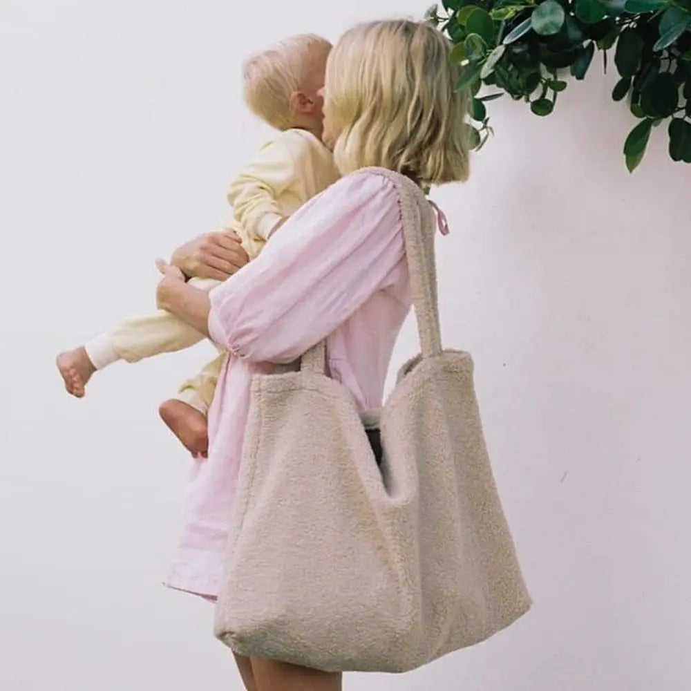 studio-noos-mom-bag-chunky-teddy-5-min