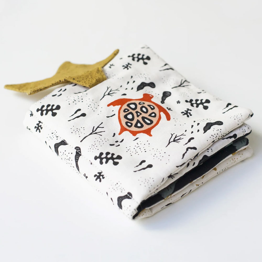 wee-gallery-knisperboekje-peekaboo-ocean-3-min