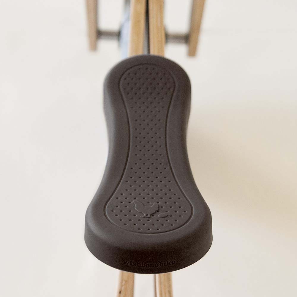 wishbone-bike-zadelhoes-zwart-4