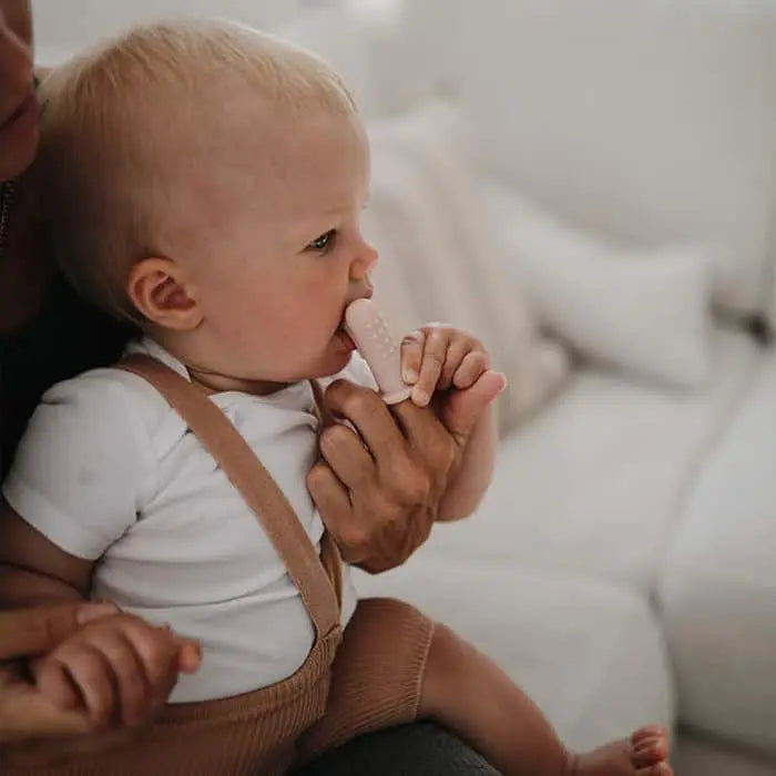 197-0403_baby_tandenborstel_shifting_sand_cambridge_blue_mushie_co_2_3