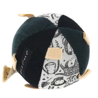 Wee Gallery Organic Sensory Ball met Rammelaar - Wildlife-min