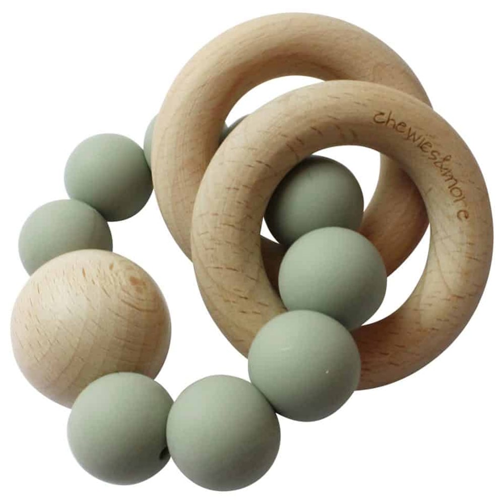 chewies-and-more-bijtring-rattle-sage-min