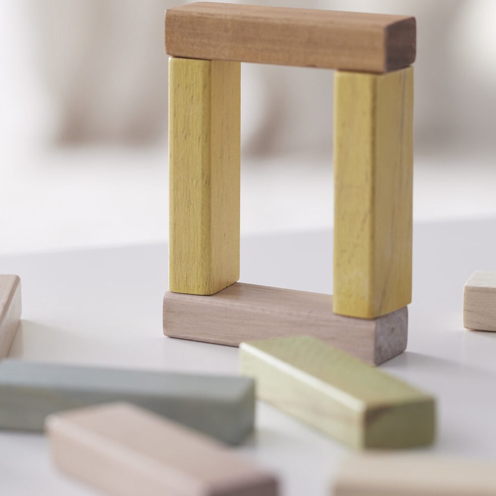 kids-concept-houten-blokjes-in-houten-doos-4-min