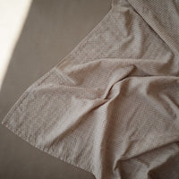 mushie-inbakerdoek-organic-cotton-120x120cm-caramel-polka-dot-1-min