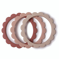 mushie-siliconen-bijtring-armbanden-bloem-rose-min