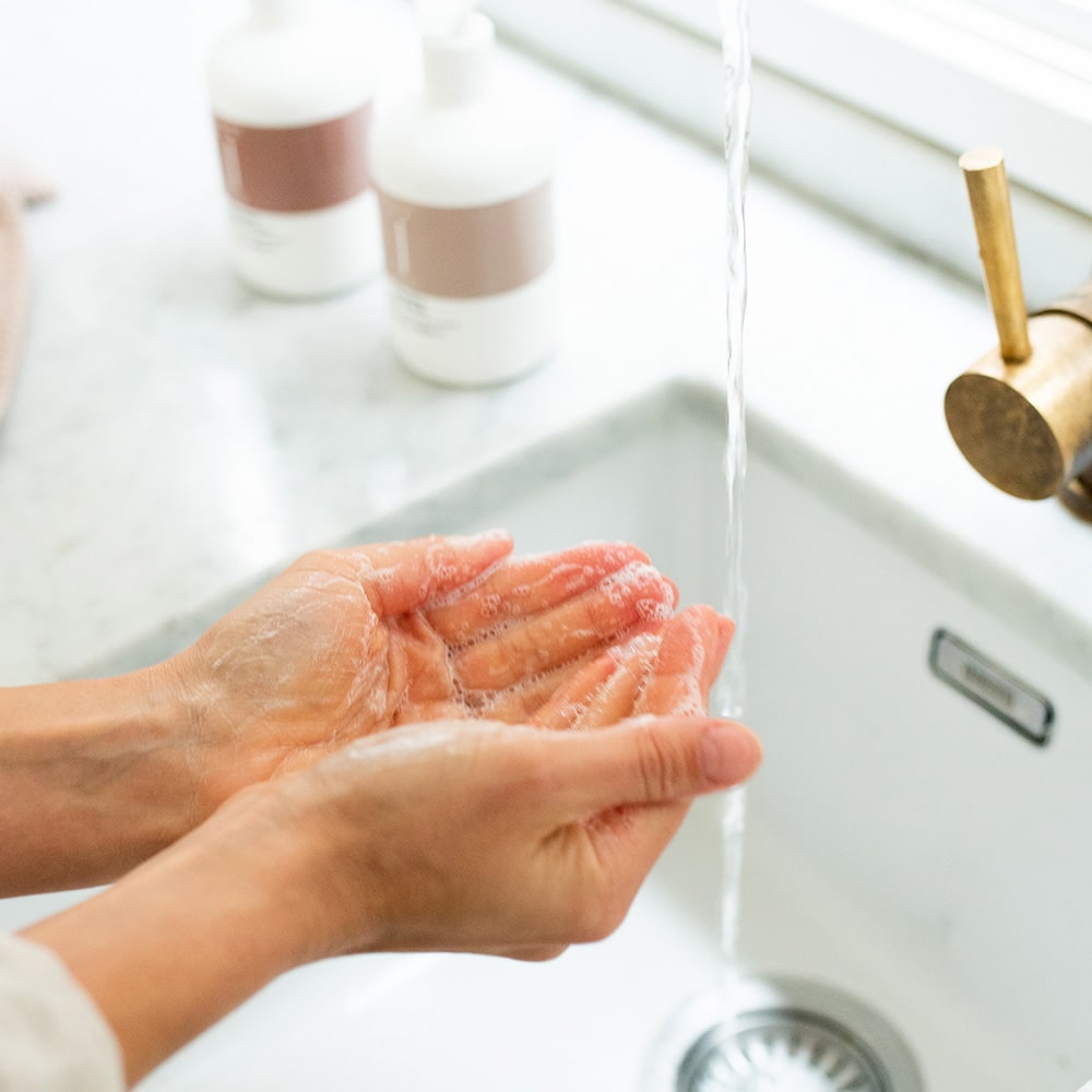 naif-cleansing-hand-wash-340ml-3-min