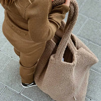 studio-noos-mom-bag-chunky-teddy-bruin-3-min